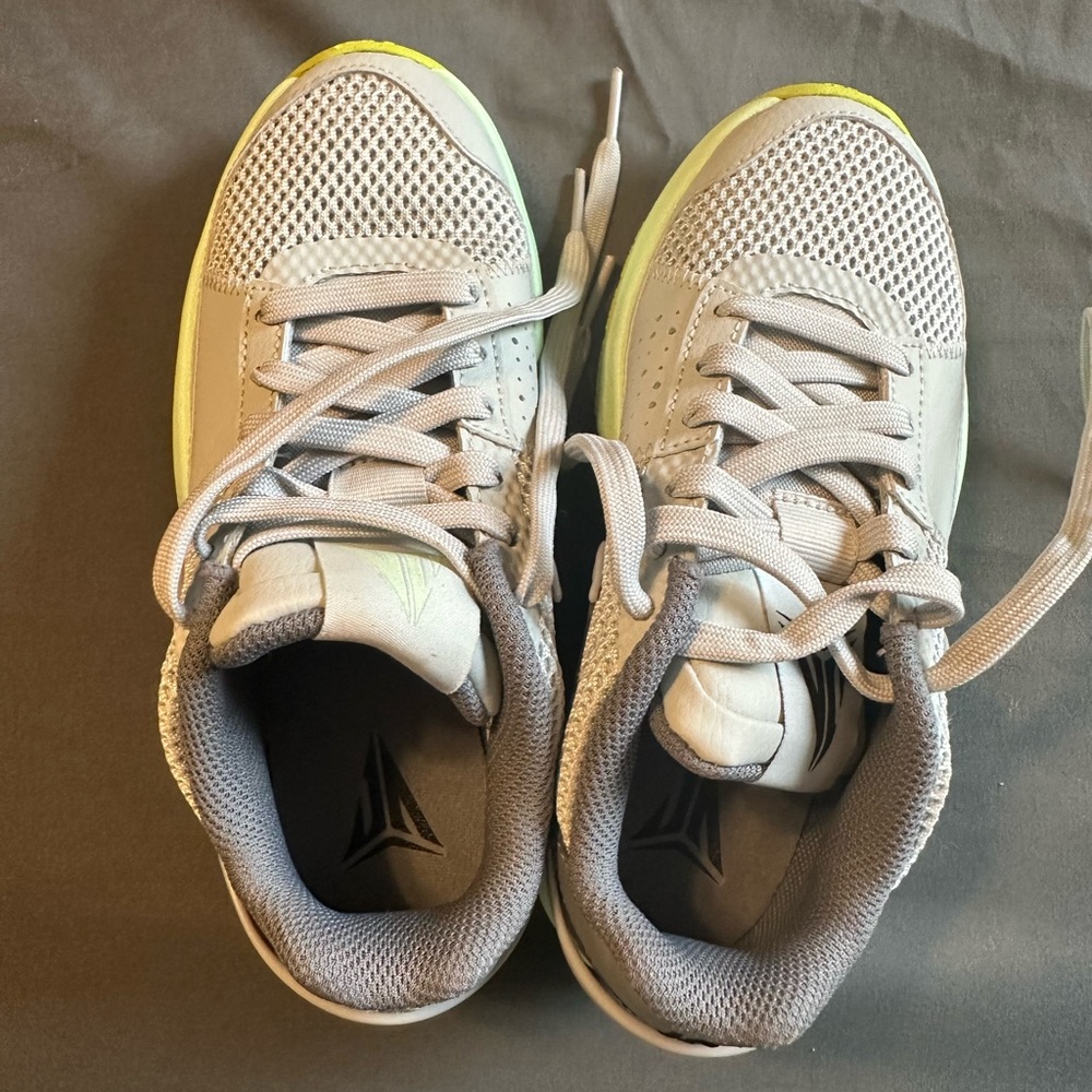 Kids White and Gray Athletic Shoes, size 2Y